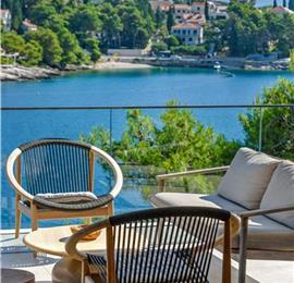 4 Bedroom Villa with Pool, Sumartin, sleeps 8